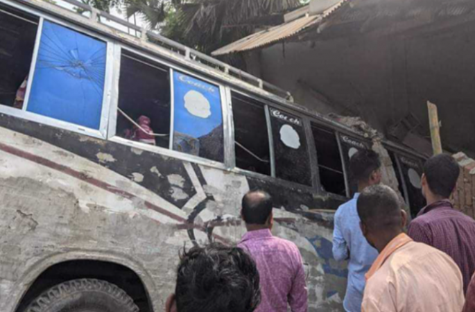 ভোলার বোরহানউদ্দিনে বাসচাপায় বৃদ্ধ নিহত